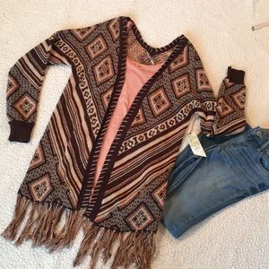 Gimmicks by BKE Boho cardigan w/ under tank